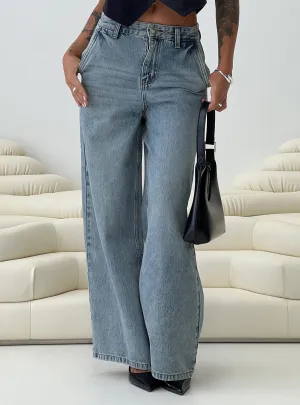 Jewelz High Rise Wide Leg Jeans Light Wash Morning Stroll Outdoor Adventure Date Night