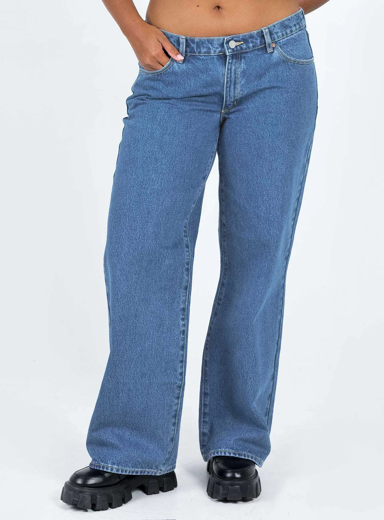Abrand 99 Low & Wide Chantell Organic Jeans Outfit Base No Gap Waistband