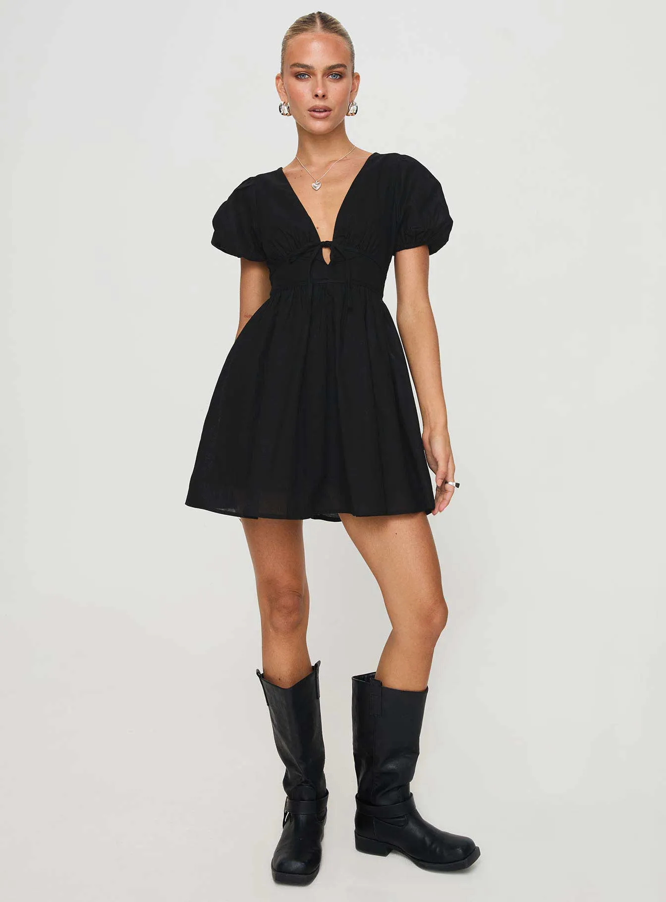 Summer-ready mini dress Relaxed Silhouette Raleigh Mini Dress Black