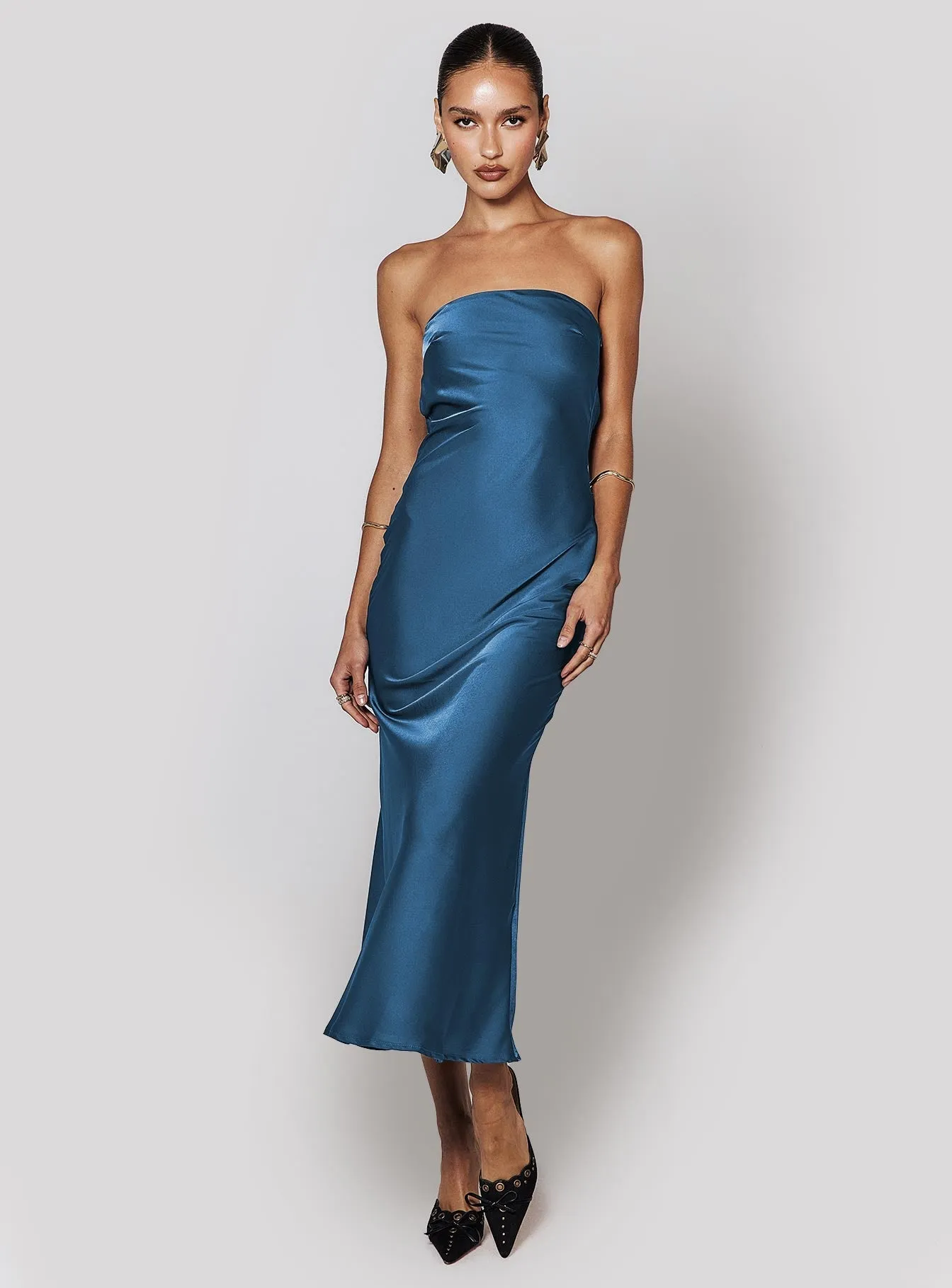 This maxi dress is designed to be worn season after season due to its timeless appeal Gorgeous floor-length style Haley Maxi Dress Mid Blue