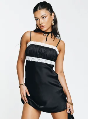 Flattering bodycon mini Trendy Vibes Cristo Mini Dress White / Black