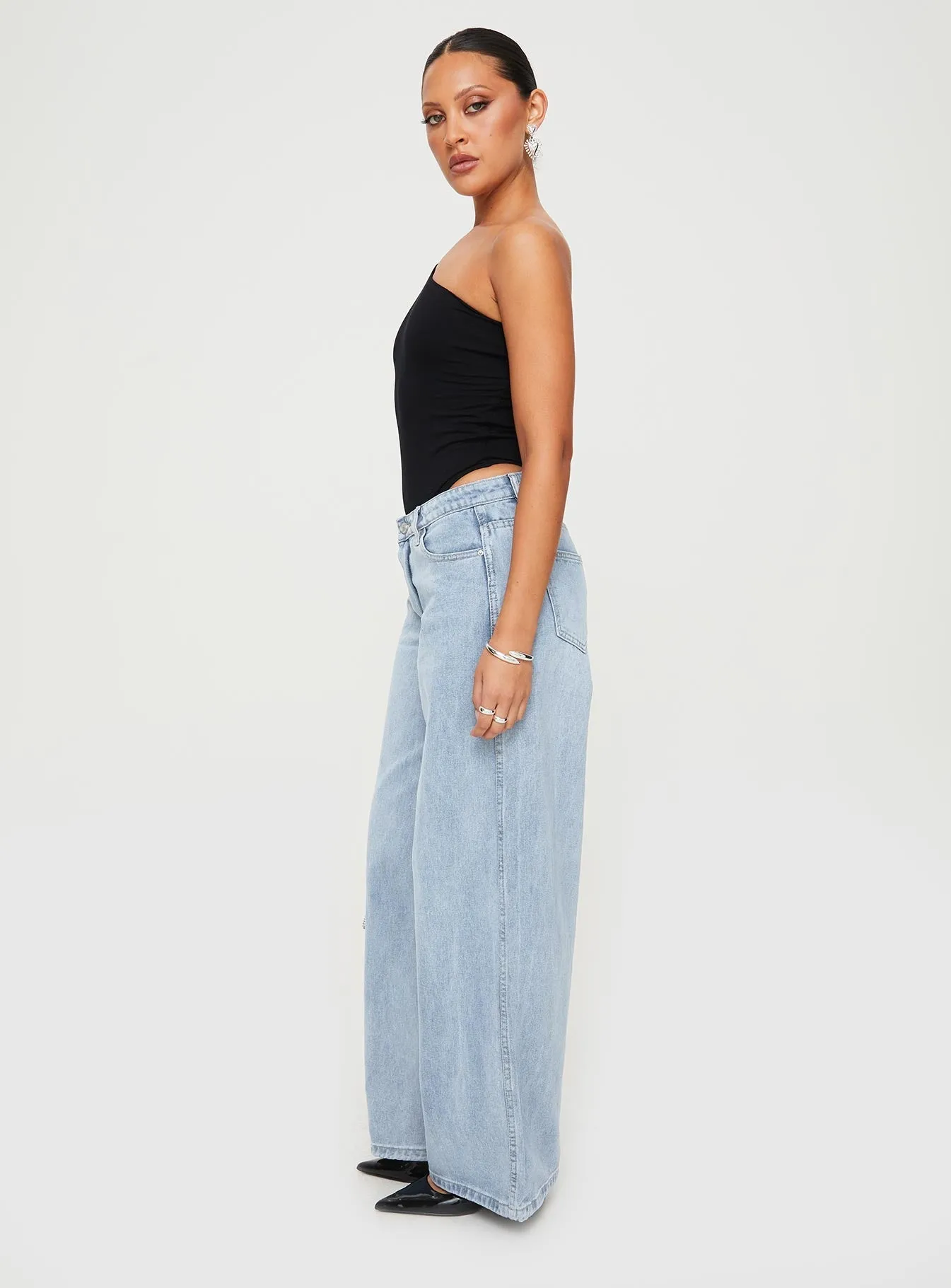 Ramos Low Rise Wide Leg Jeans Light Blue Wash Petite On-the-Go Look Core Wardrobe