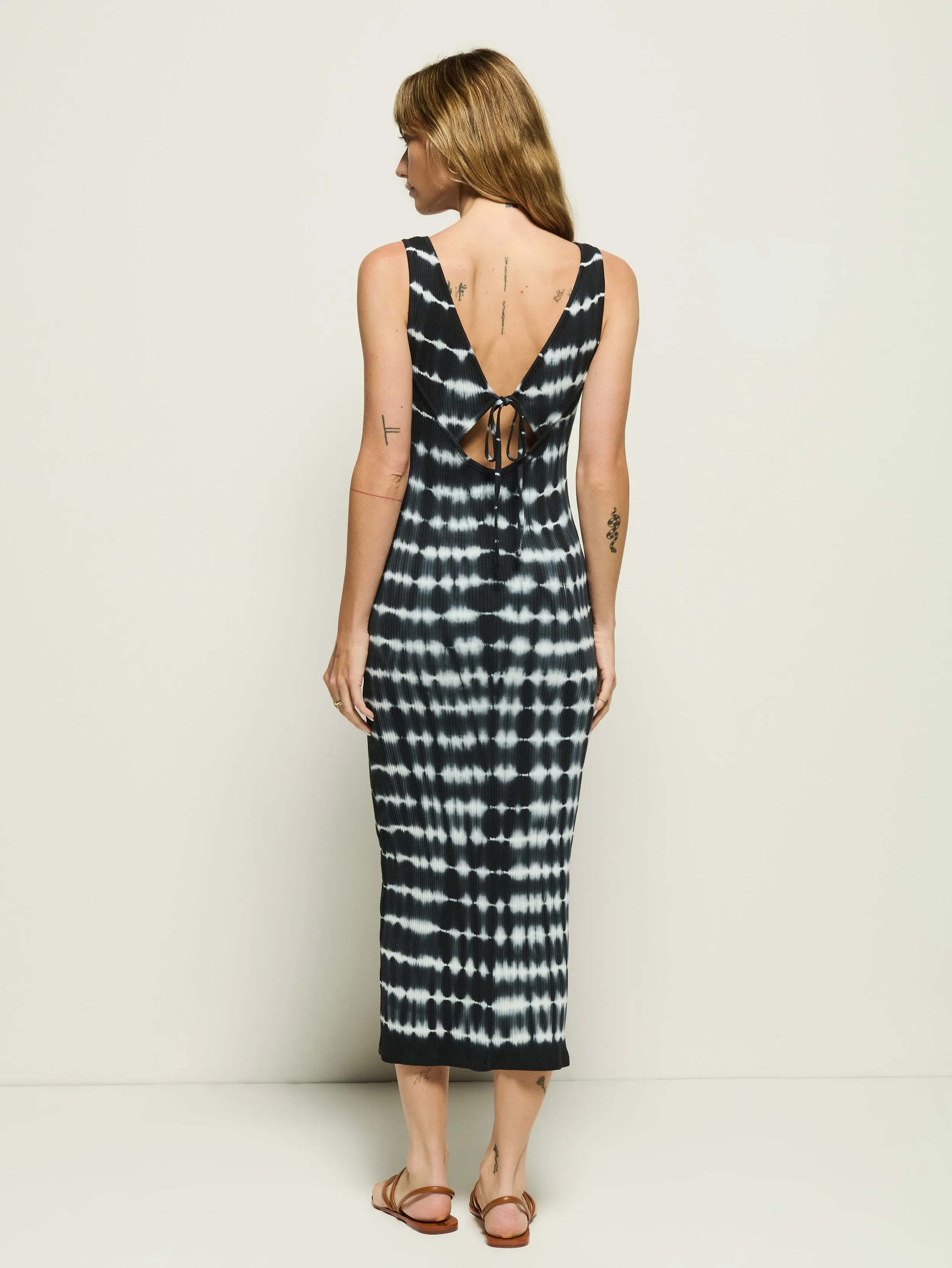 Christy Tie Dye Midi Elegant Silhouette