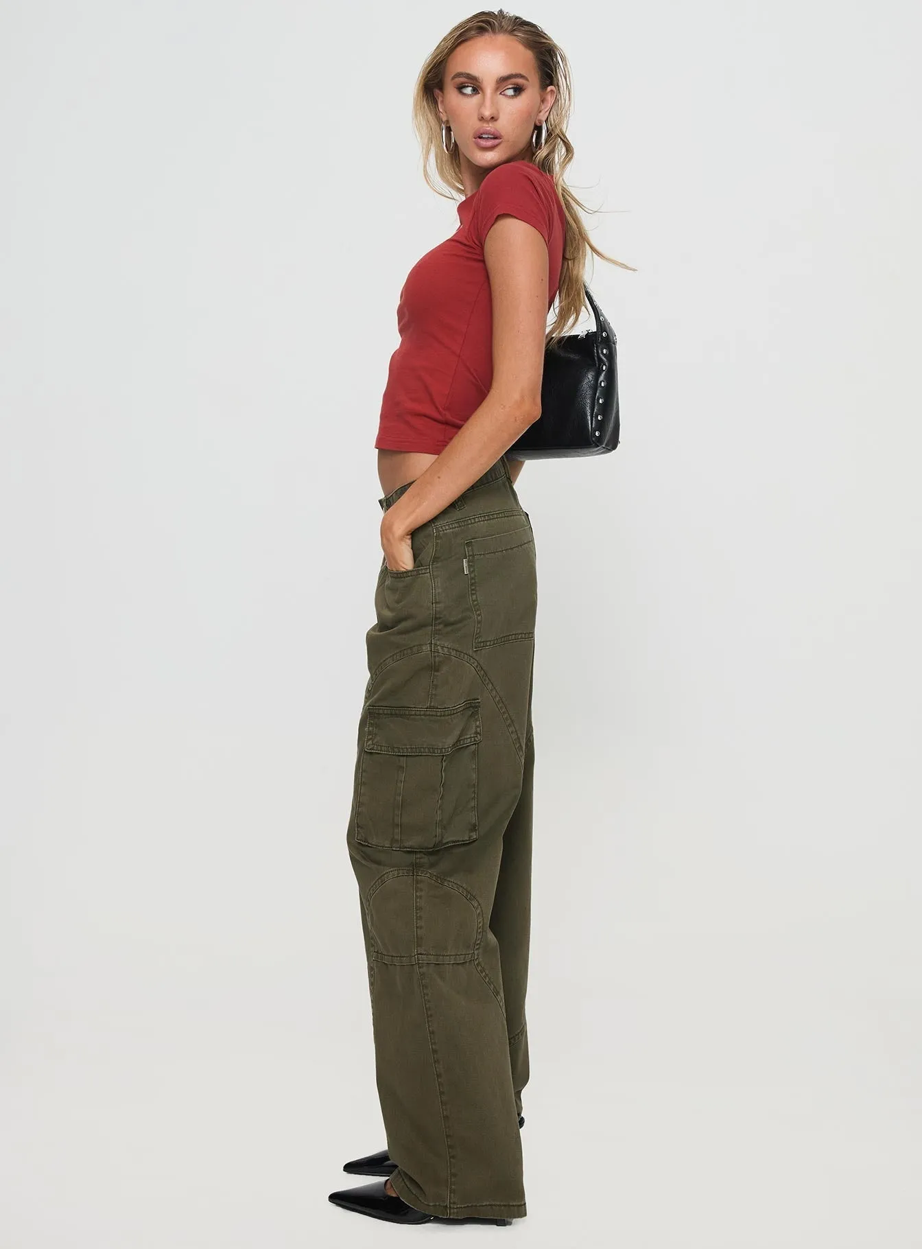 Ahstin Mid Rise Straight Leg Cargo Jeans Green Petite Weekend Getaway Stylish Elegant Travel Outfit Minimalist Style
