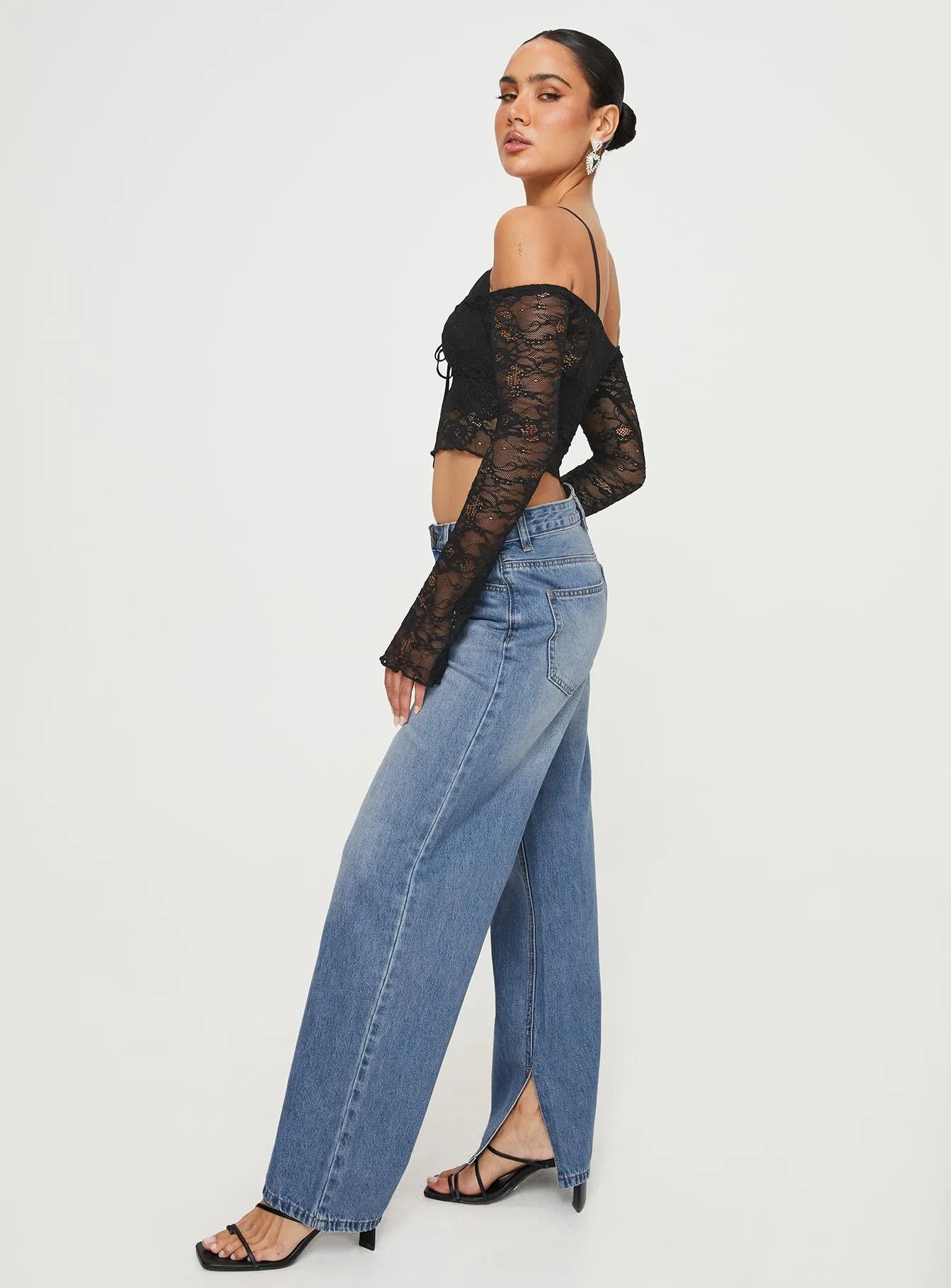 Smooth zipper closure Outfit Plan Azula Mid Rise Wide Leg Denim Jean Mid Blue
