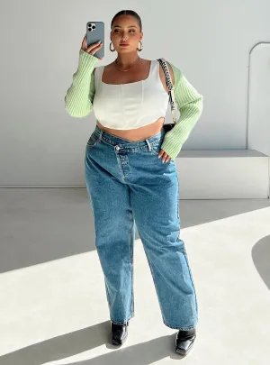 Traveler Gear Brunch Outfit Casual Friday Holly Asymmetric Straight Leg Jean Mid Wash Denim Curve
