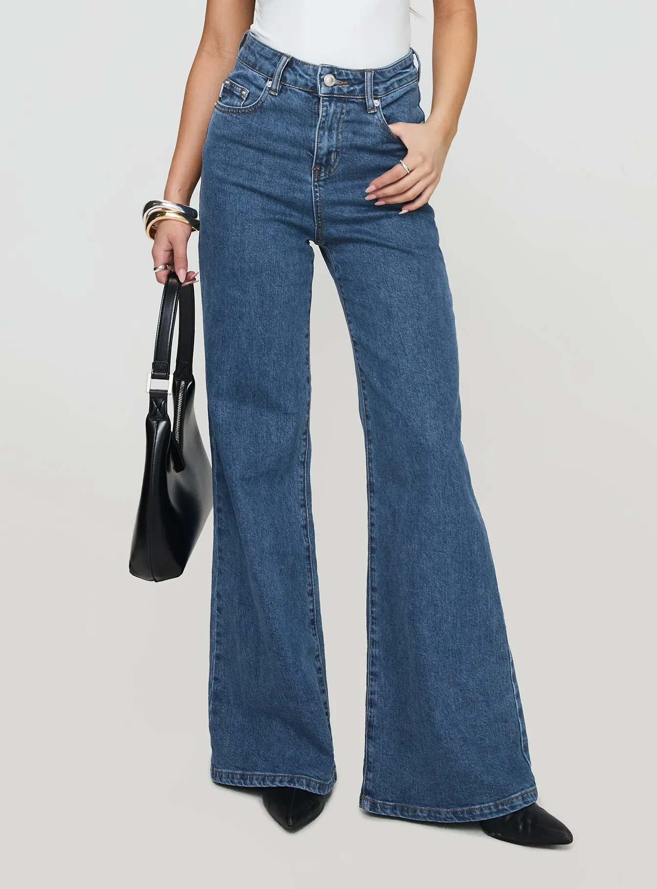 Tailored Fit Chill Outfit Streetwear Fan Holiday Vibes Lucille High Rise Flared Jeans Mid Wash