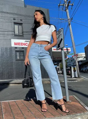 Minimalist Weekend Getaway Casual Angela Cropped Jeans Light Wash Denim