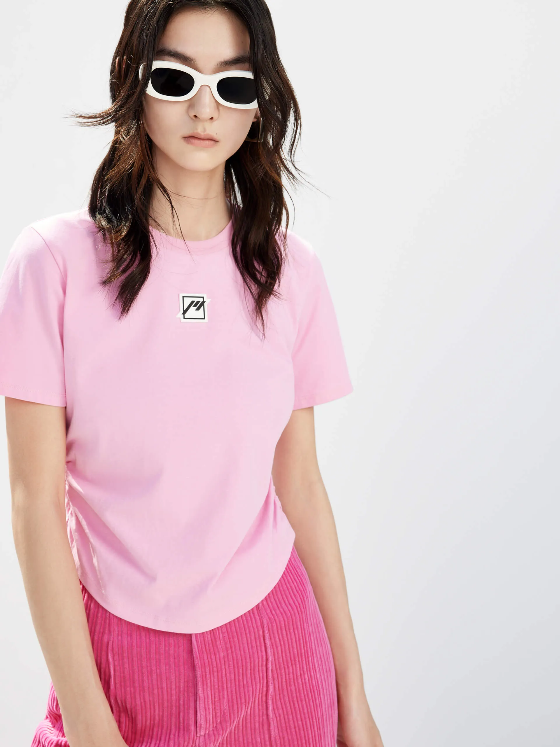 Fashion Forward Street Comfort Style Curved Hem LOGO T-shirt