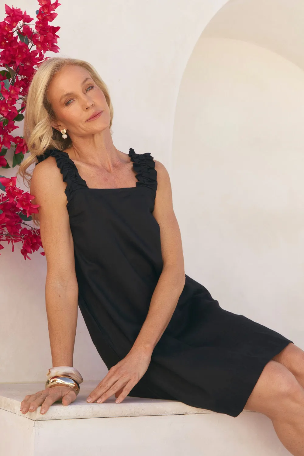 Strong Denim Smile Ease Claire Short Linen Dress in Black