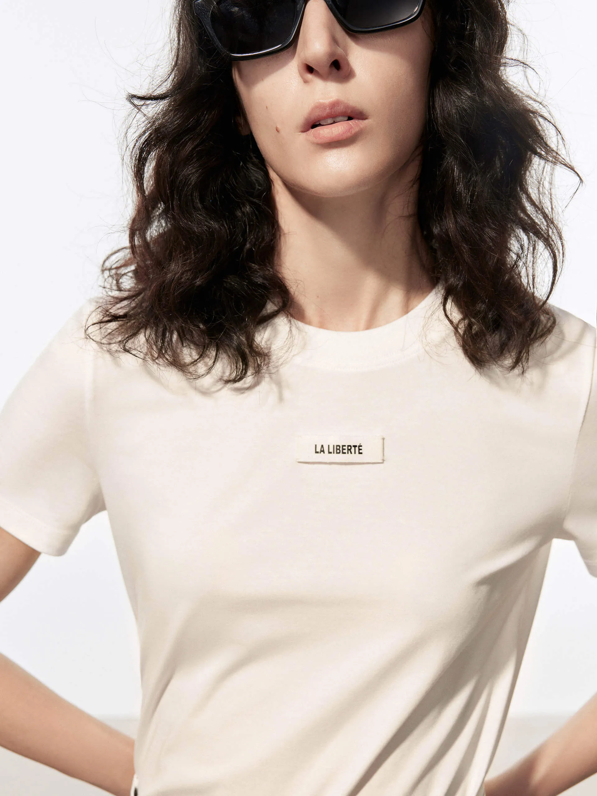 Slim Fitted Crewneck T-shirt Teenager fashion sequined details