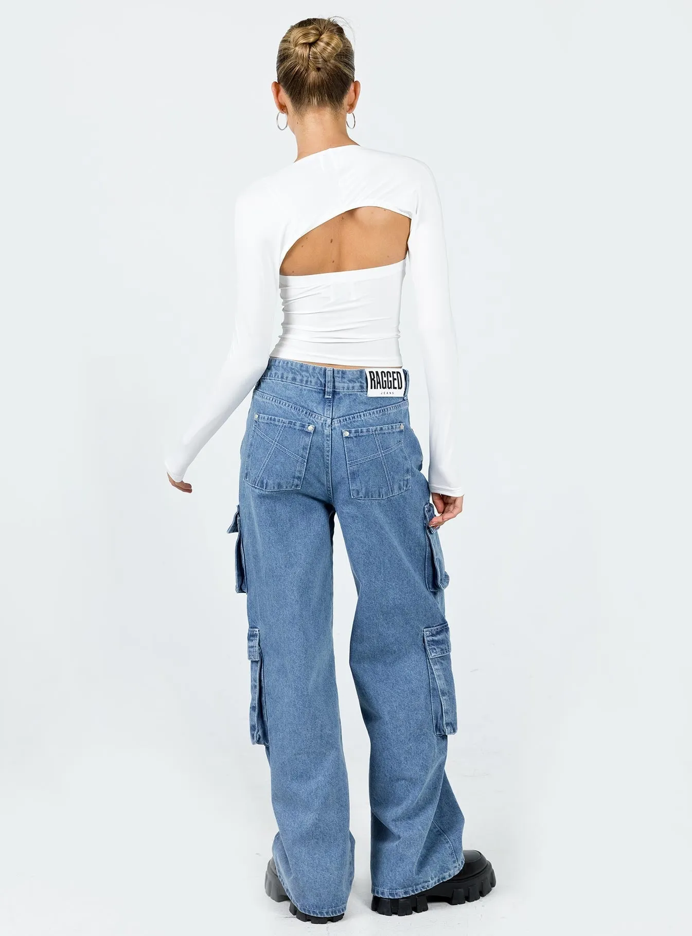 Traveler Gear Brunch Outfit Casual Friday Everyday Party Look The Ragged Priest Mid Blue Combat Jeans Organic Cotton Mid Blue