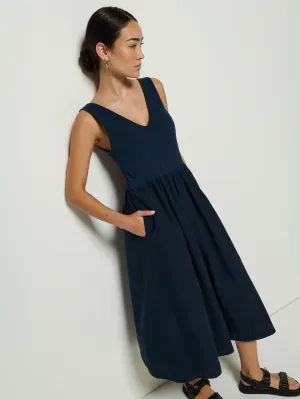 City Walk Minimalist mid-calf dress Daria V-Neck Midi