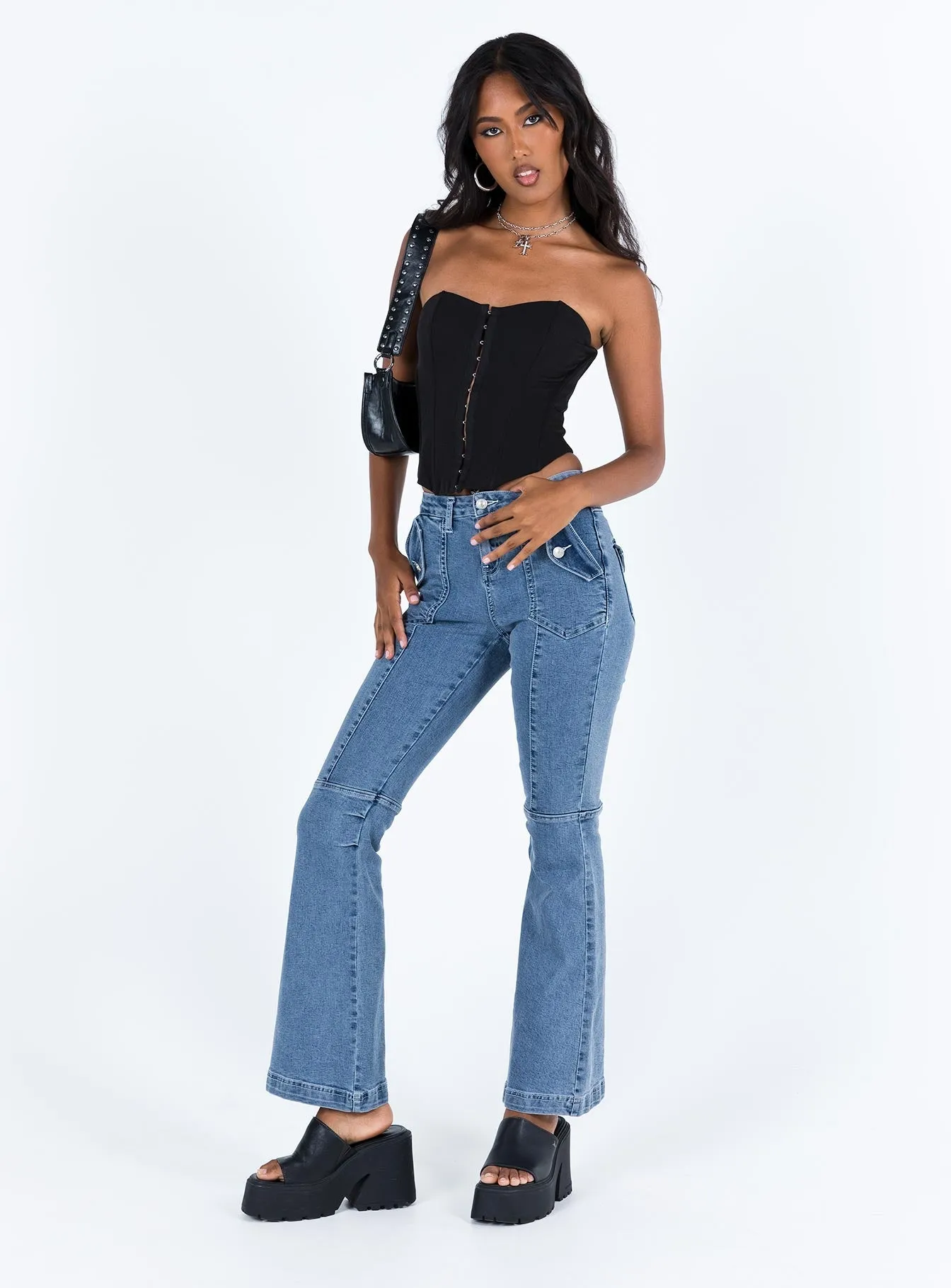 Spring Mood Bold Look Eco Friendly Chill Outfit Road Trip Formont Jeans Mid Wash Denim