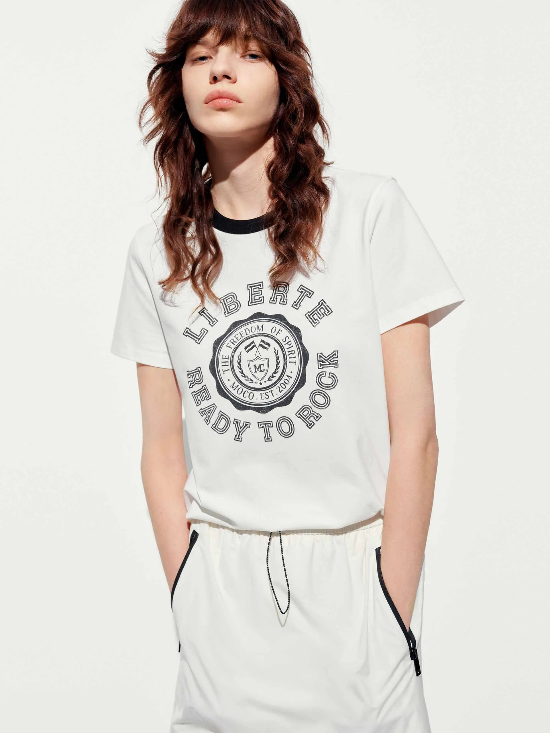 Active Trend Look Contrasted Neck Printed T-shirt