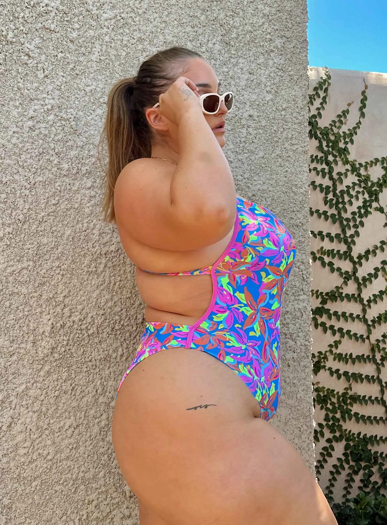 Molded Cups Jessie One Piece Blue Multi Curve