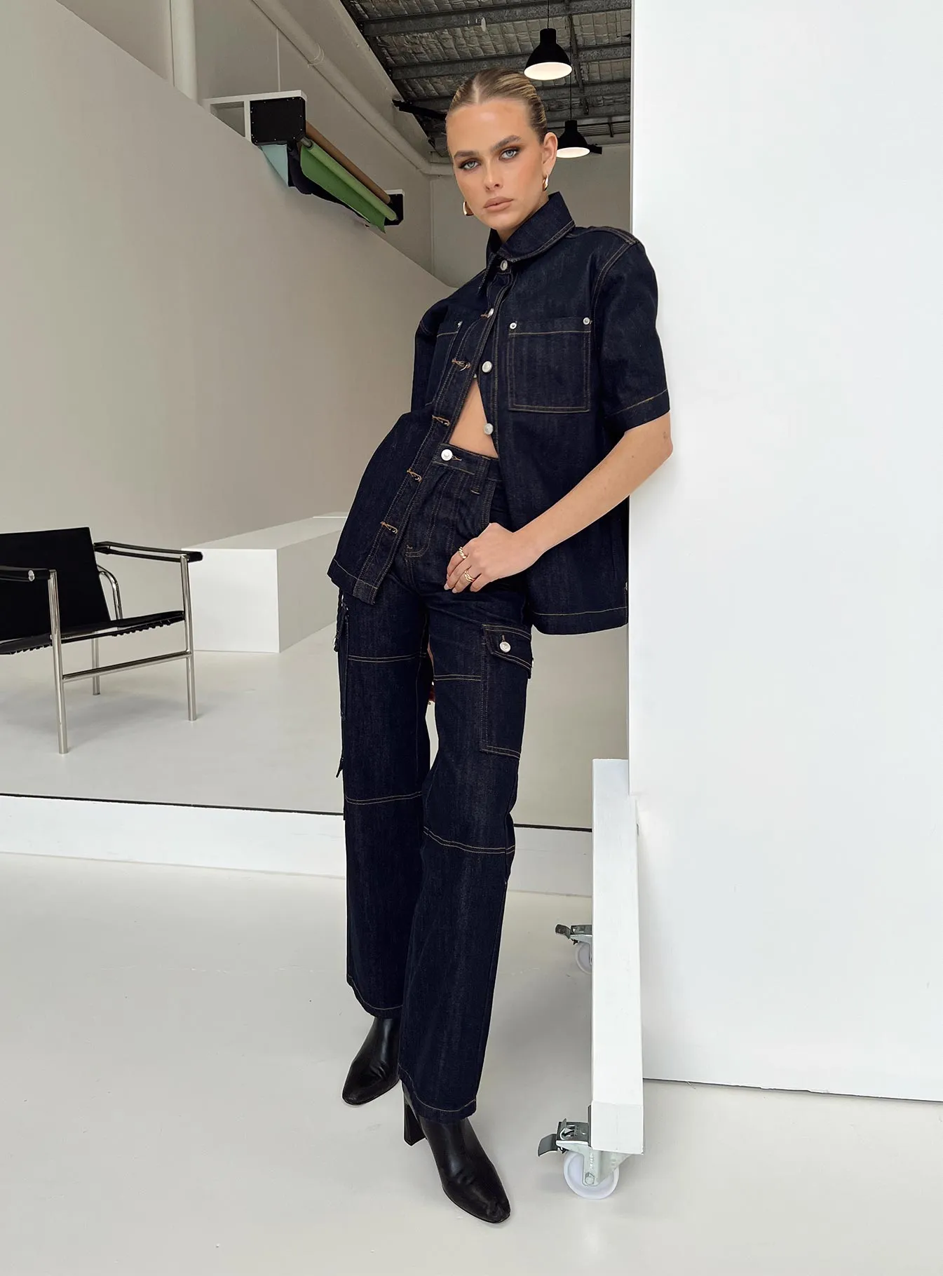 Whitaker Cargo Jeans Dark Denim Cool Outfit