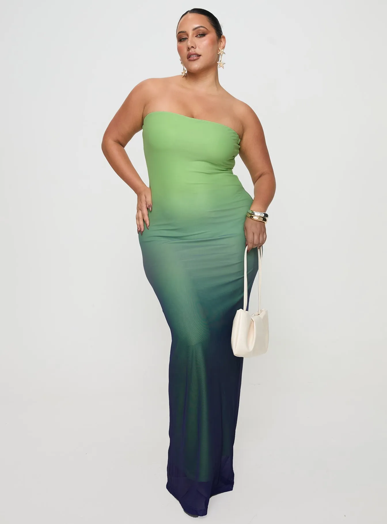 The elegant fit of this dress enhances your figure while providing plenty of comfort Stolen Love Strapless Maxi Dress Blue / Green Ombre Curve