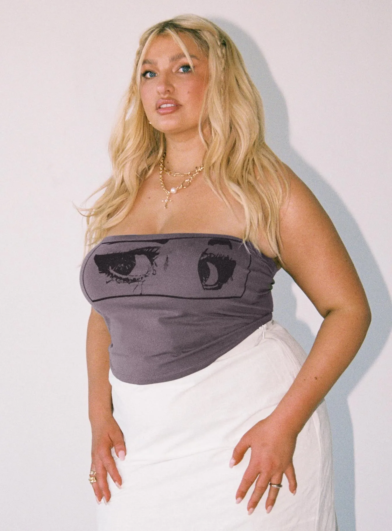 Minimalist Silhouette Horror Eyes Tube Top Grey Curve