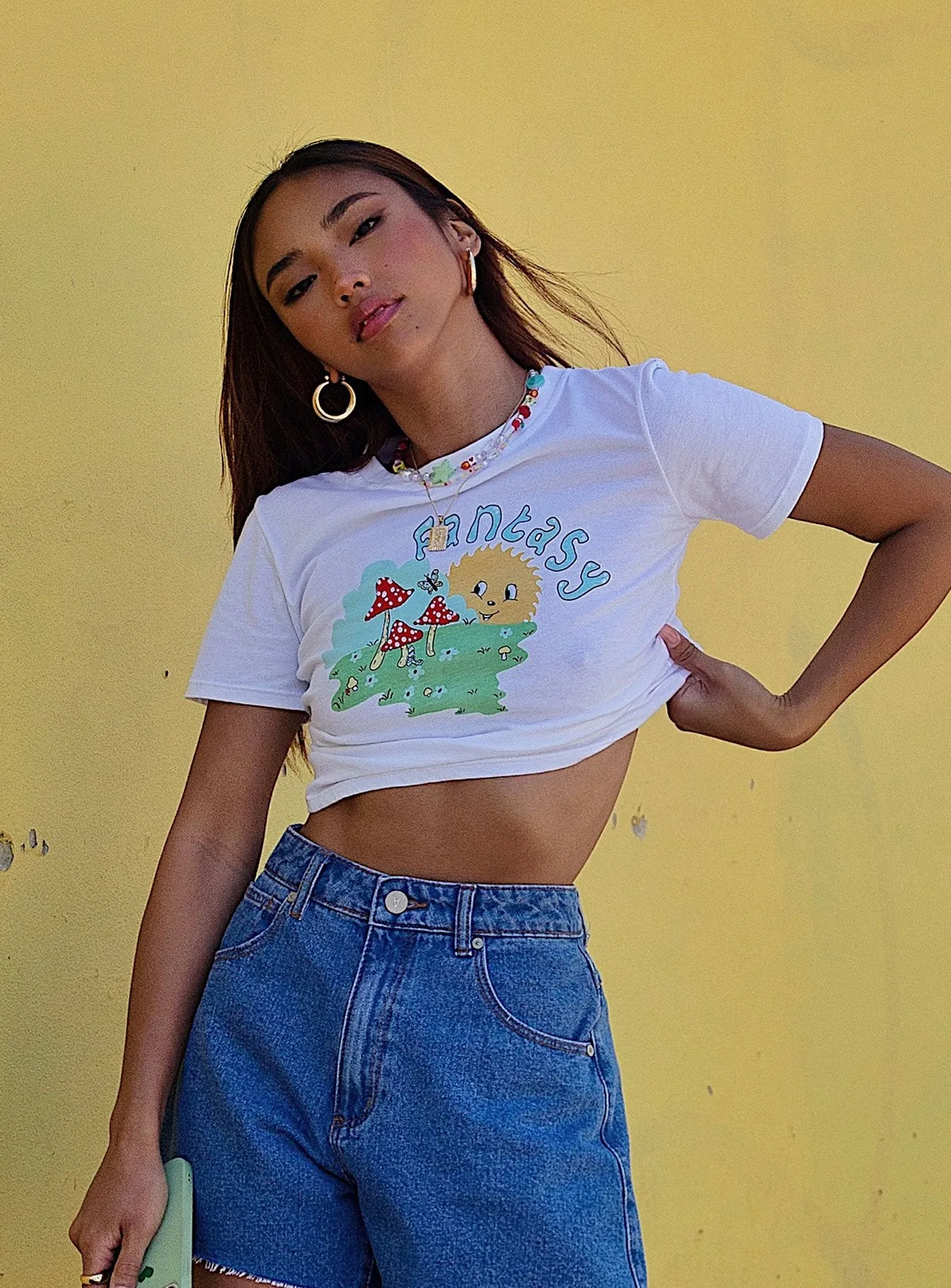 City Smart Look Flexible Neckline Motel Shrunk Tee White Fantasy