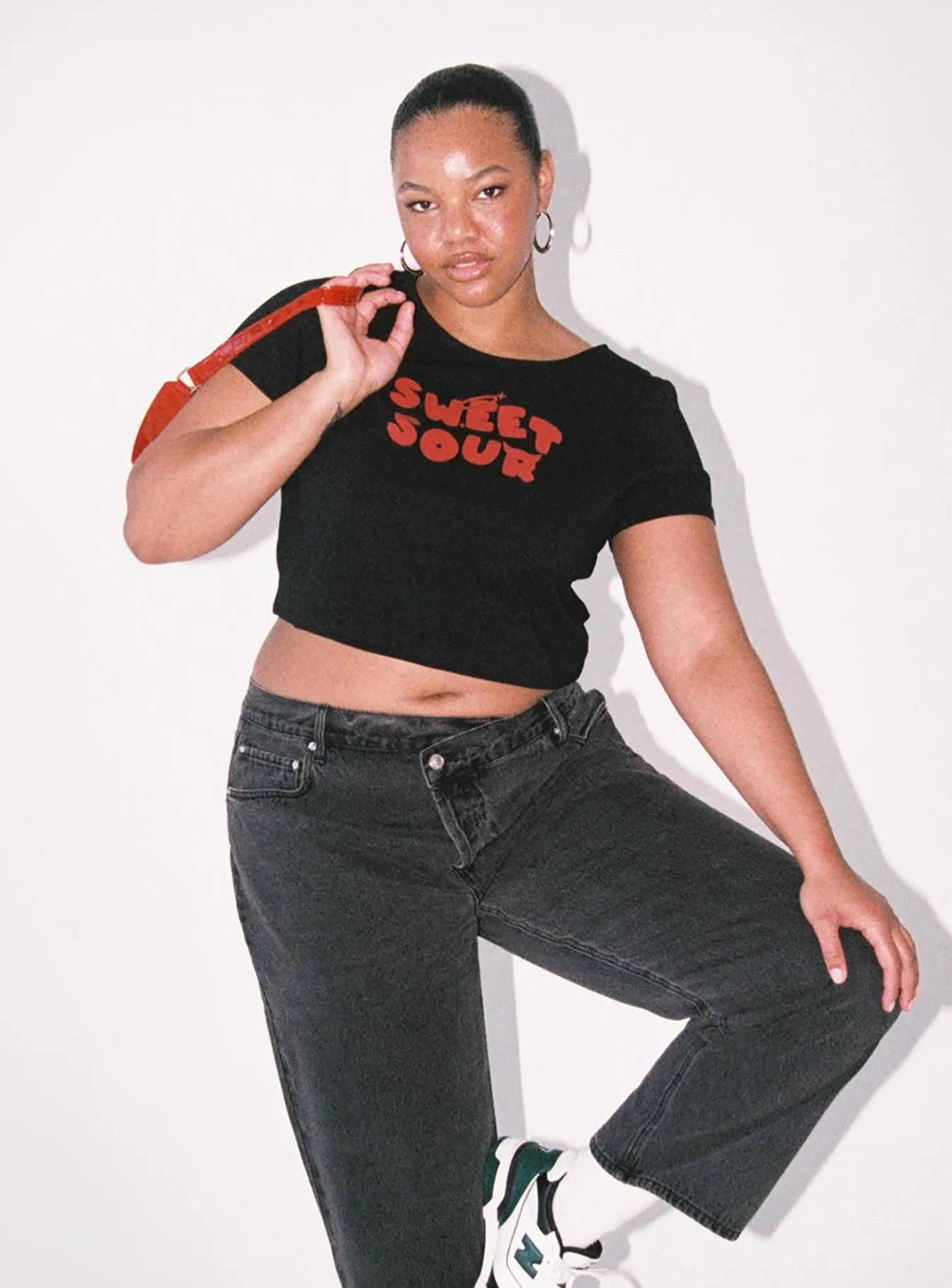 oversized but not shapeless Sweet N Sour Tee Black / Red Curve