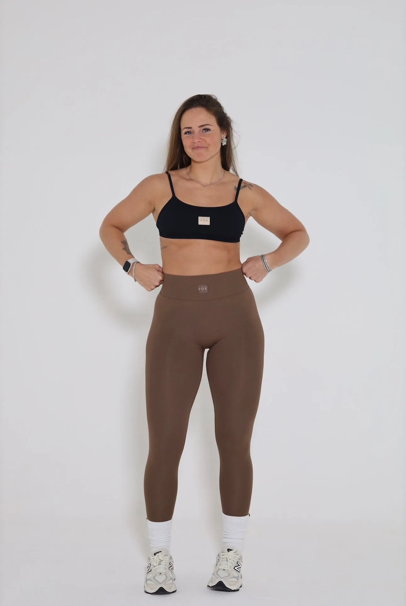 V-back leggings in Mocha Weightless Compression