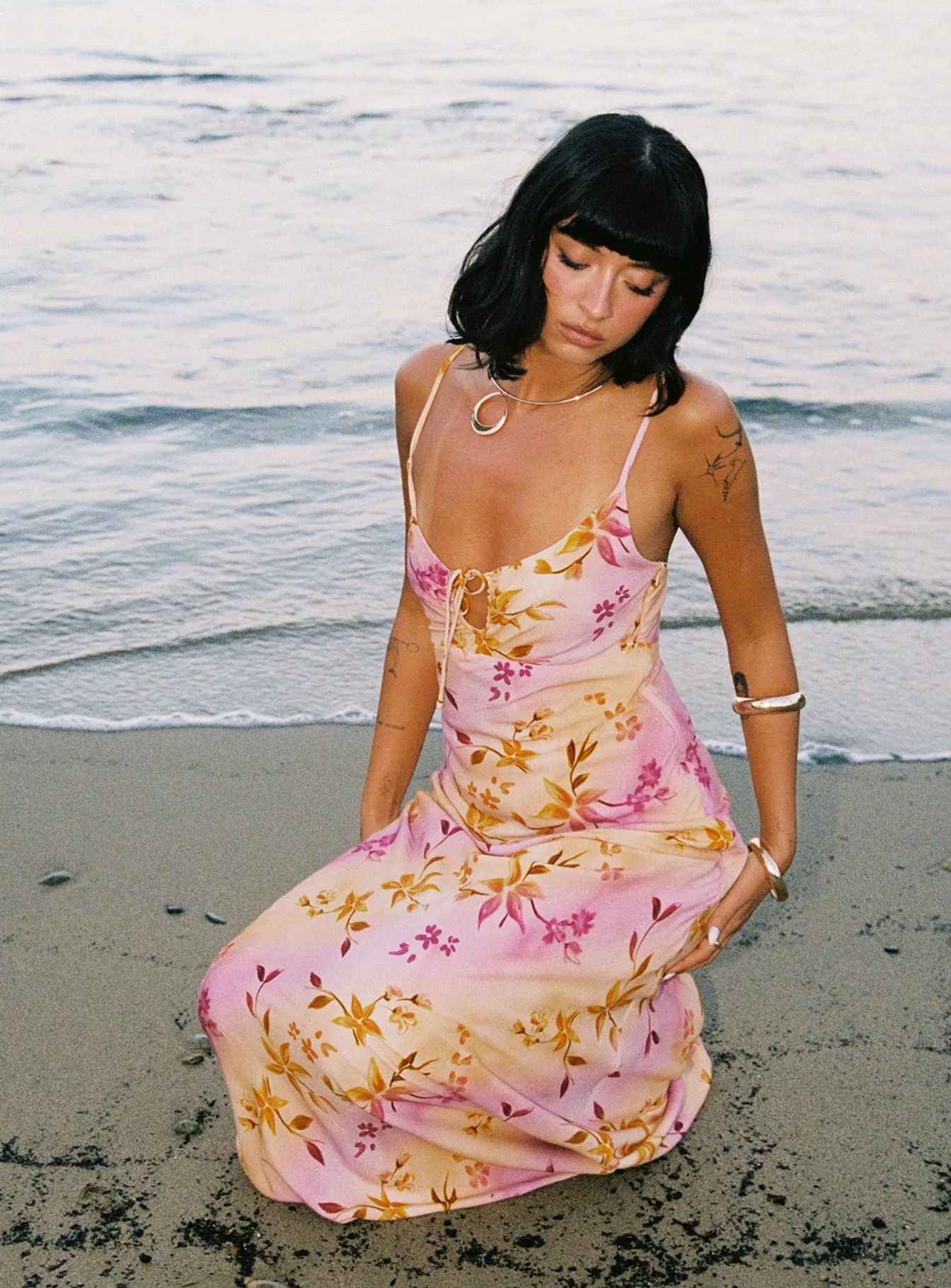 Lauraline Maxi Dress Pink / Floral Blossom View comfortable length