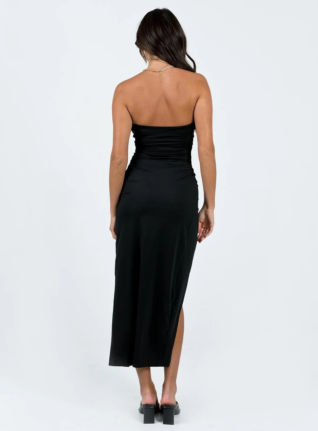 Beason Maxi Dress Black The elegant cut of this dress ensures you look chic and feel comfortable throughout the day comfortable length