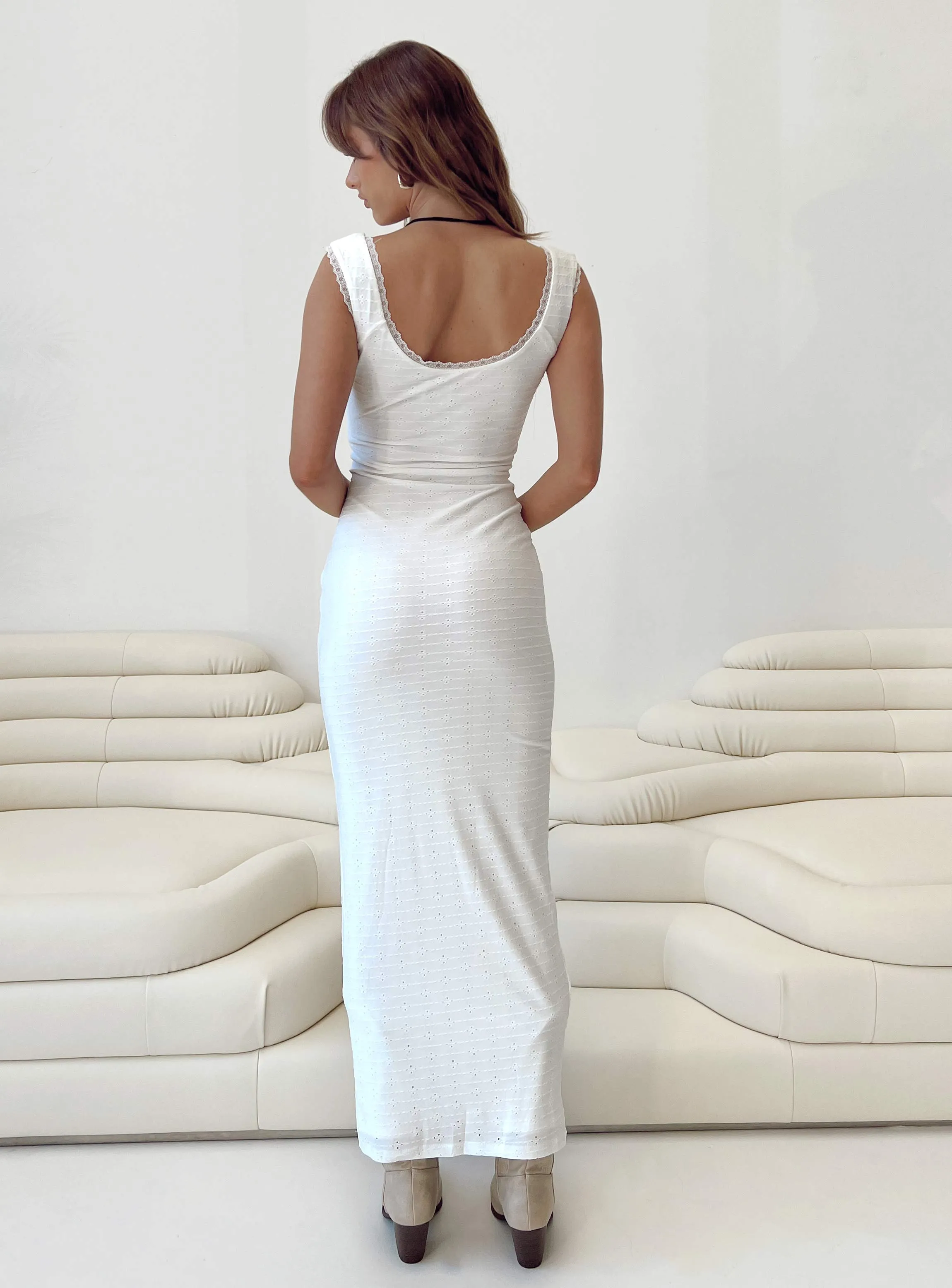 Tana Maxi Dress White With its sophisticated design this dress will always remain a classic wardrobe piece