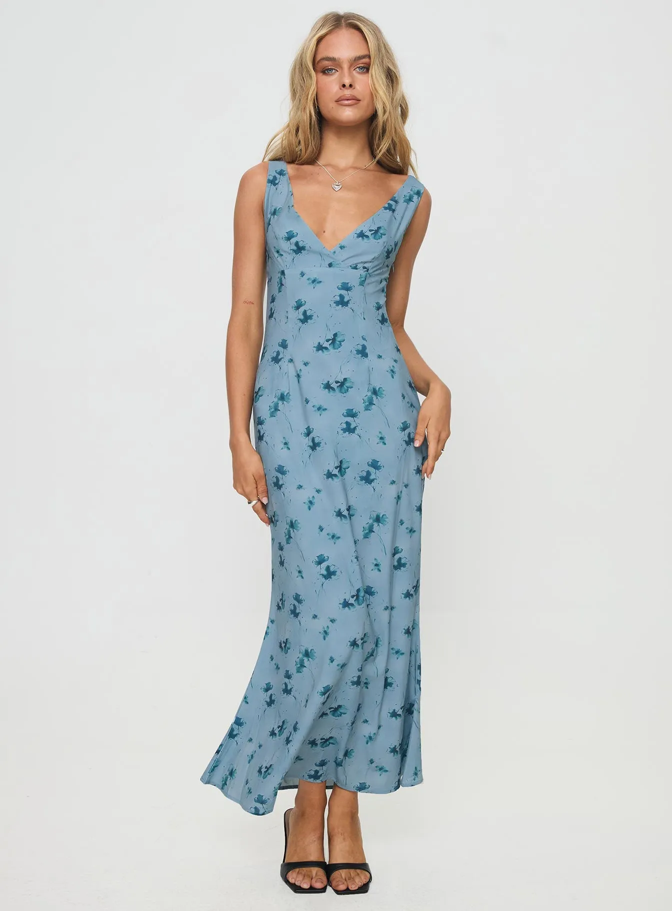 This dress offers an elegant and refined look for any event or casual outing Fashionable formal event piece Donnelly Maxi Dress Blue