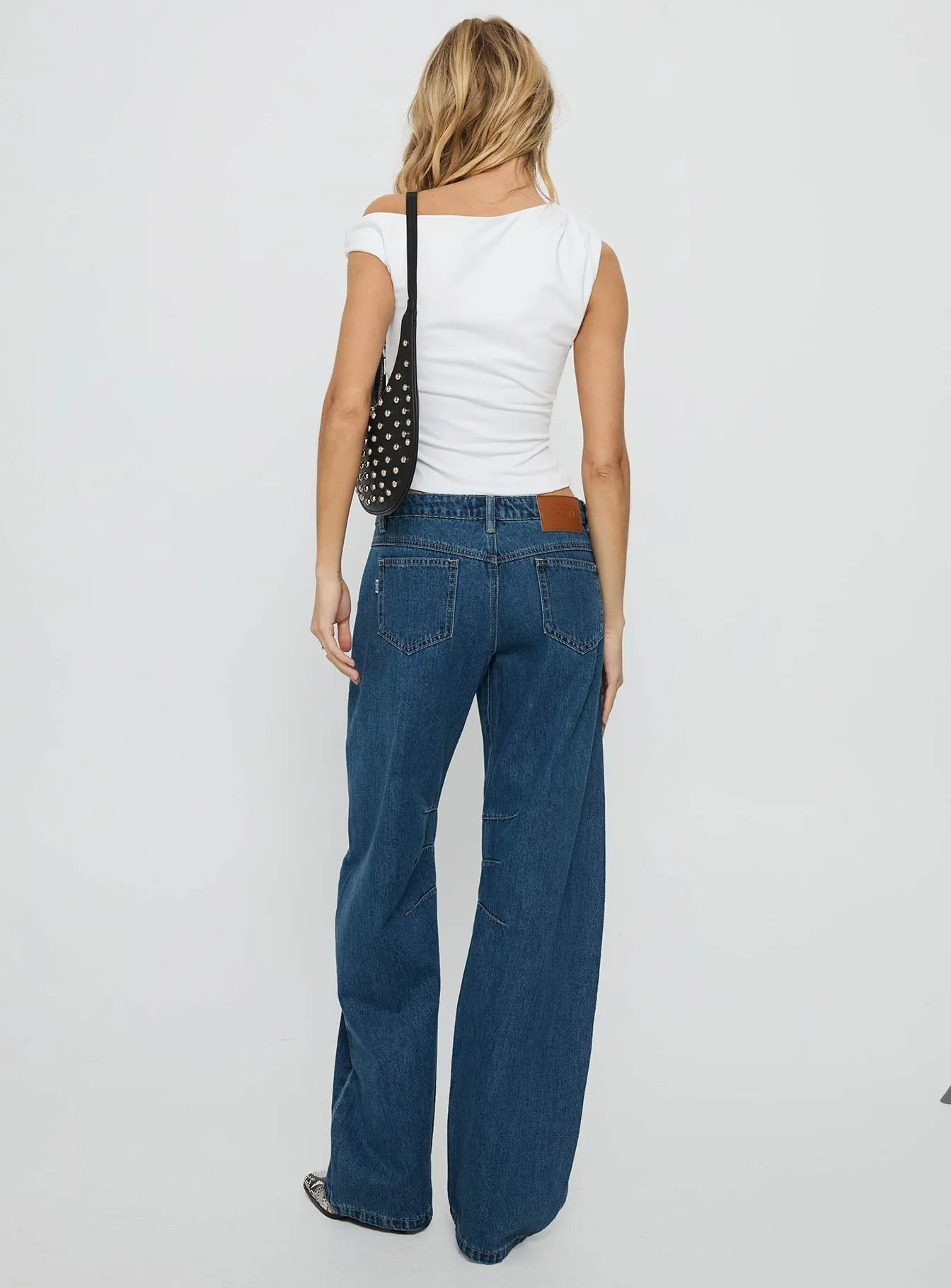Slim Family Style Daily Wear Morning Ready Tippie Low Rise Barrel Leg Jeans Mid Wash