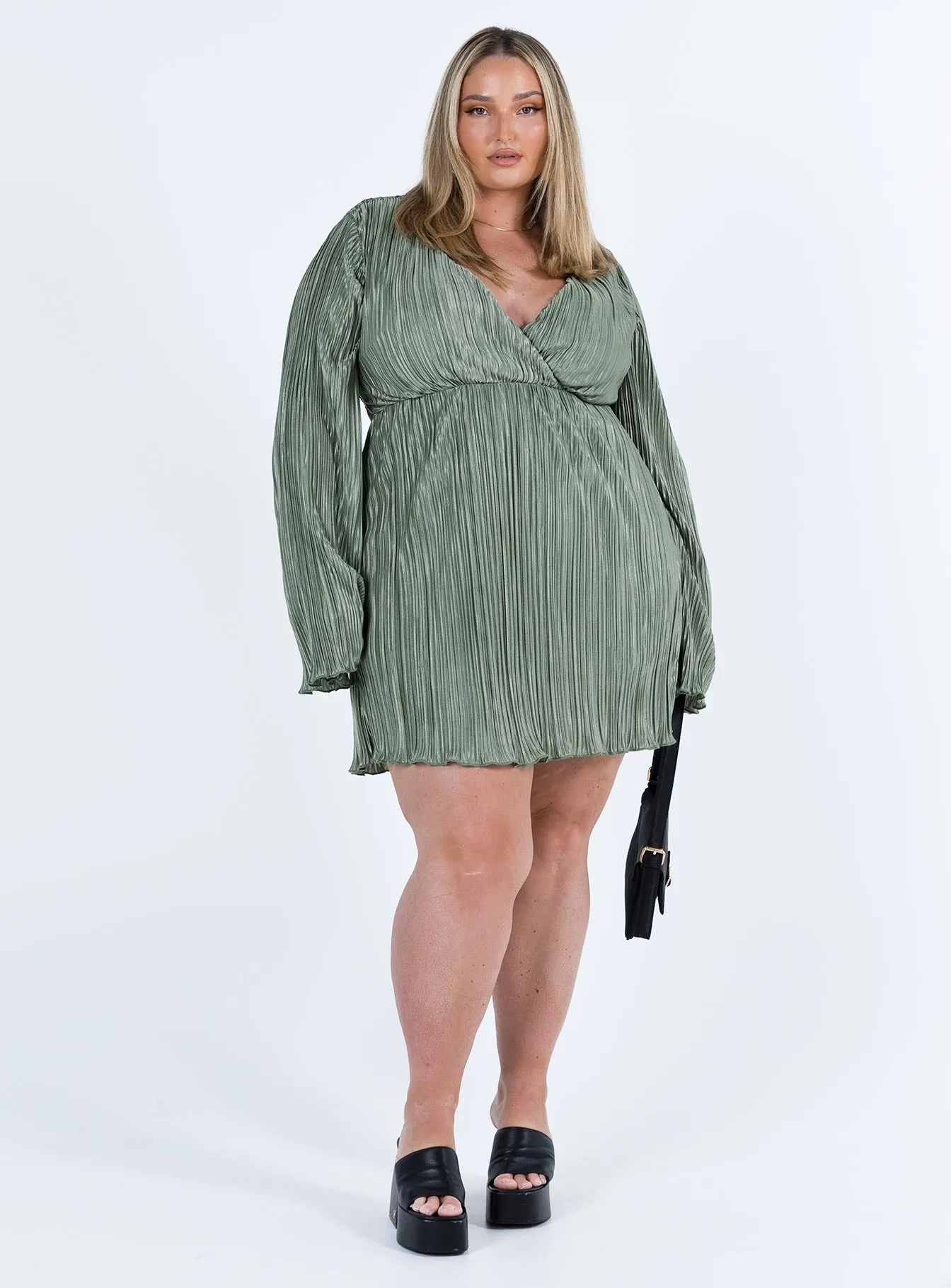 Weighted Hem Technology Casual chic outfit Cindie Mini Dress Green Curve