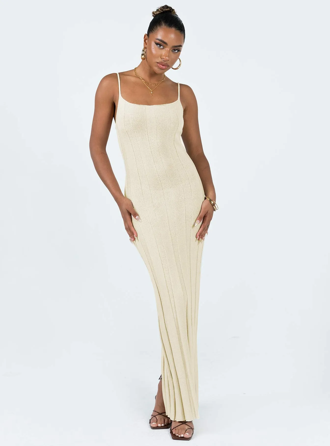 With its sophisticated design this dress will always remain a classic wardrobe piece Inner peace Wakeford Maxi Dress Cream