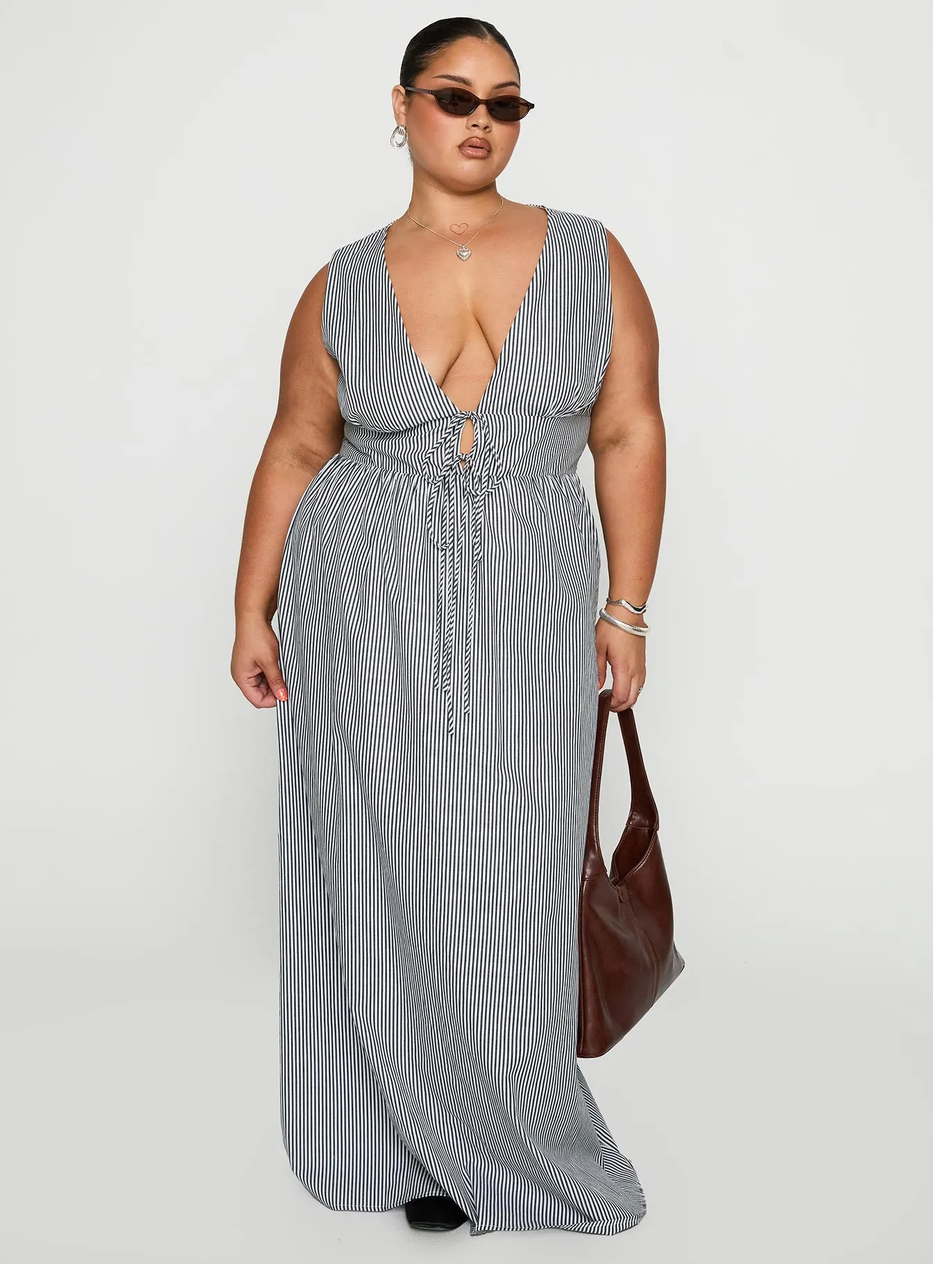 Pokey Maxi Dress Black / White Stripe Curve This dress features a classic design that works well for both day and night wear