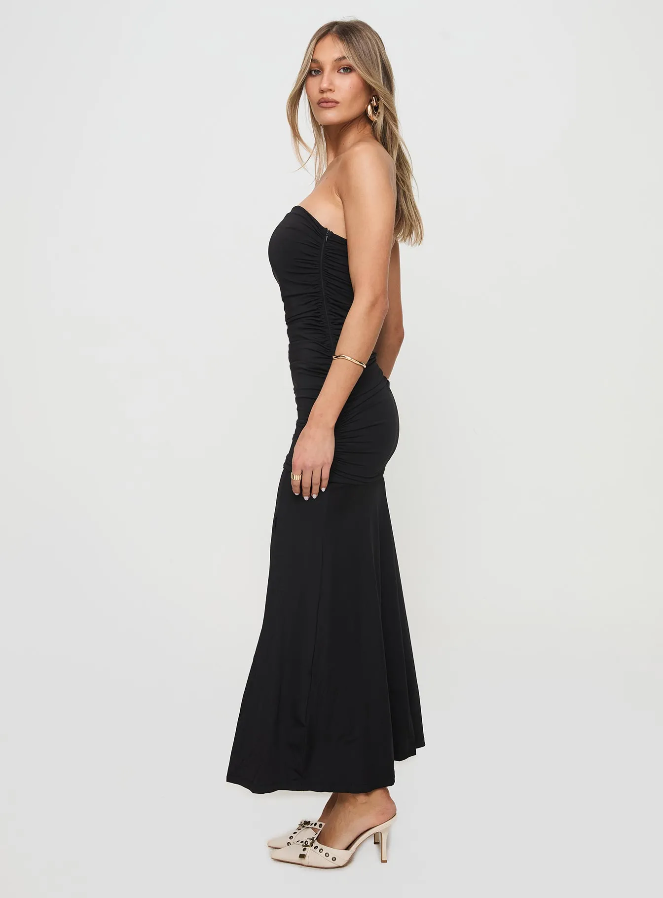 The flattering shape of this dress creates a beautiful silhouette that is perfect for all body types Sun shield Caymus Strapless Maxi Dress Black
