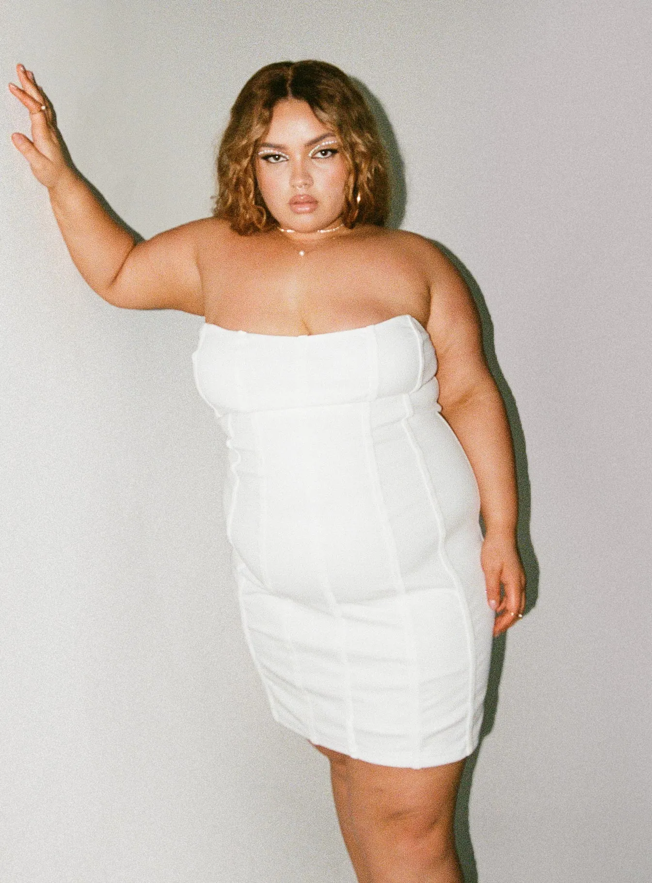 Tristian Mini Dress White Curve Fun Pop