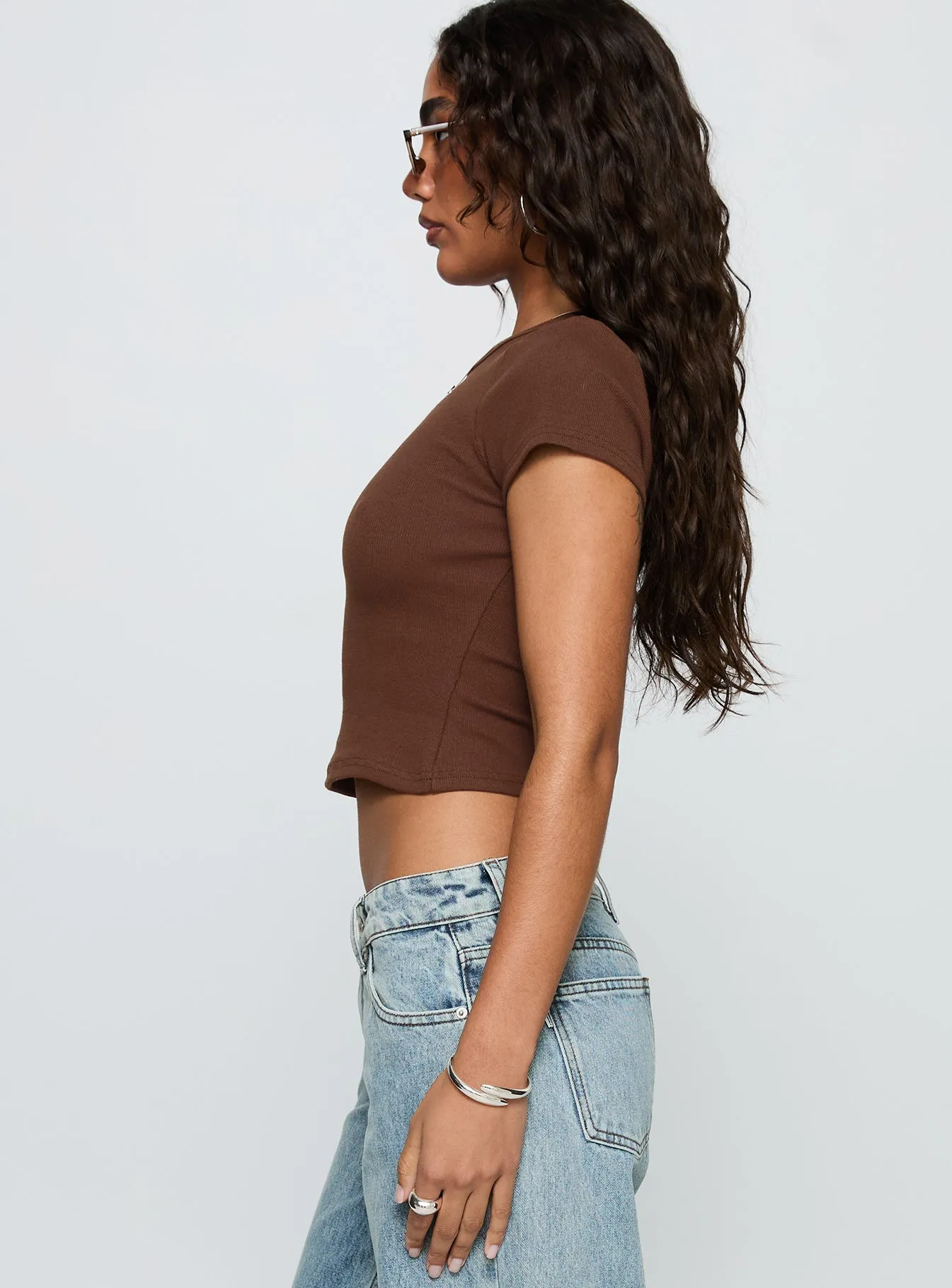Quality Comfort Movie Night Baseline Scoop Rib Tee Chocolate