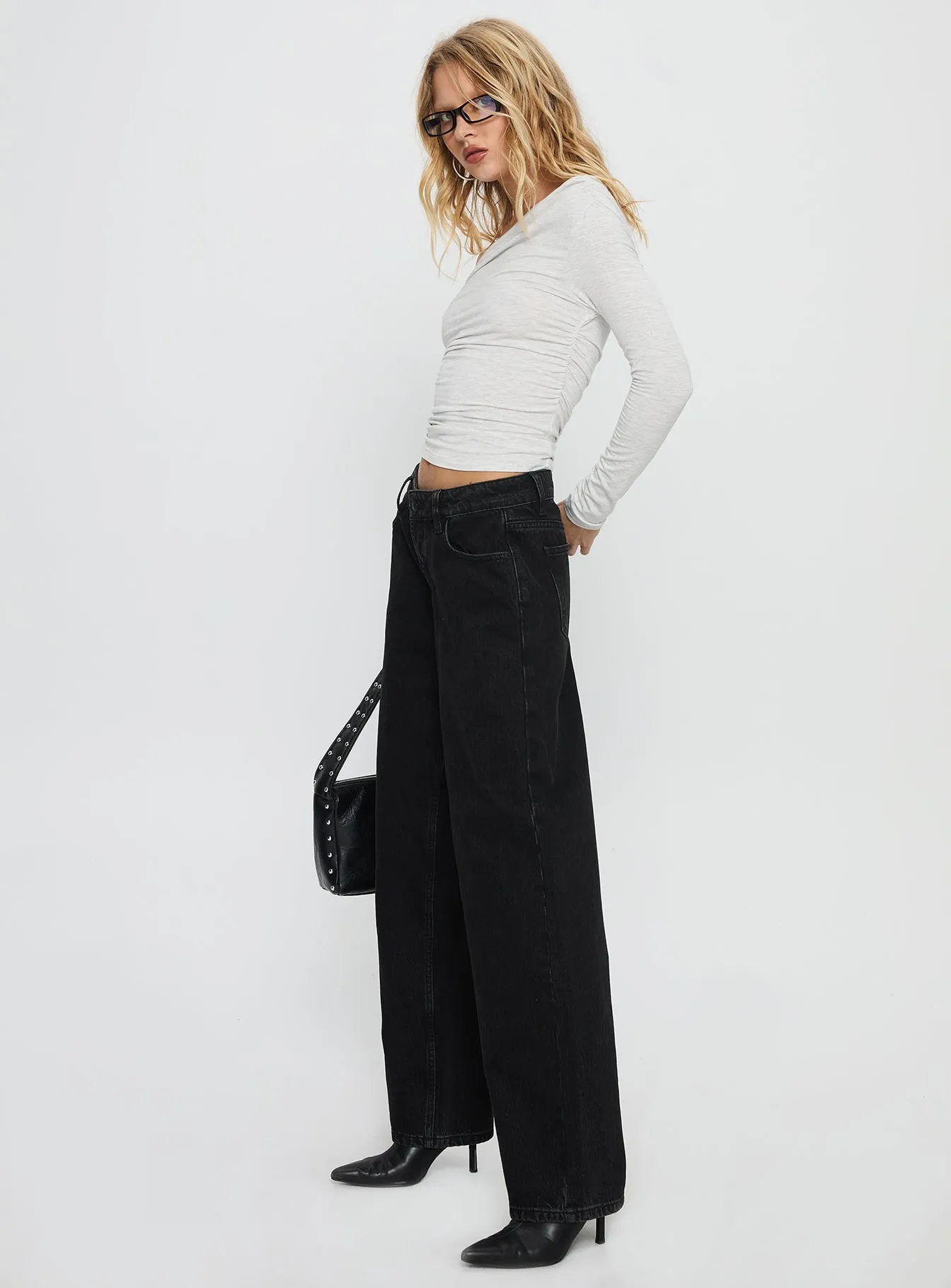 Daily Go-To Ellanor Low Rise Straight Leg Jeans Washed Black Petite
