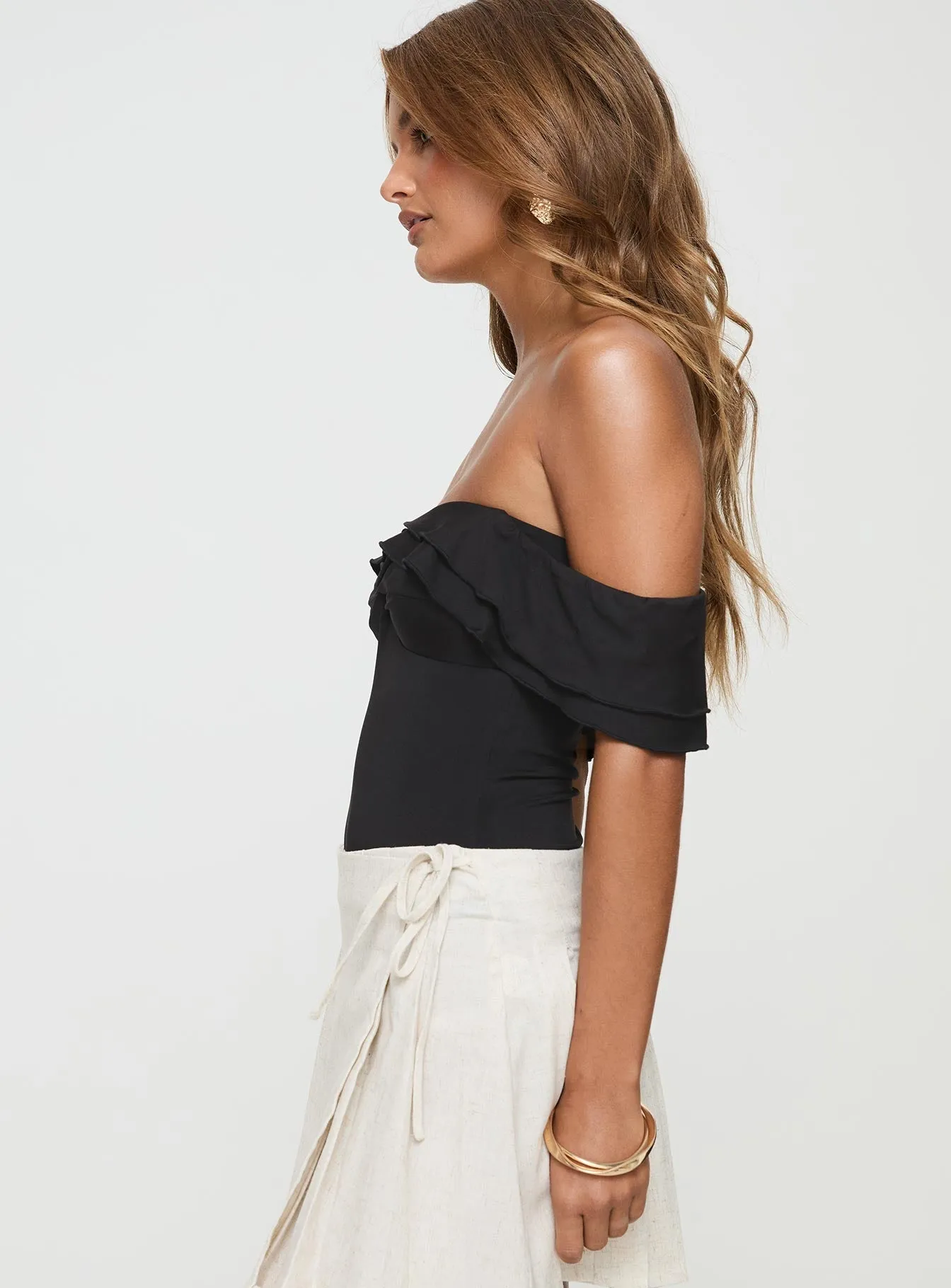 Coming Back Ruffle Bodysuit Black Dinner Relax