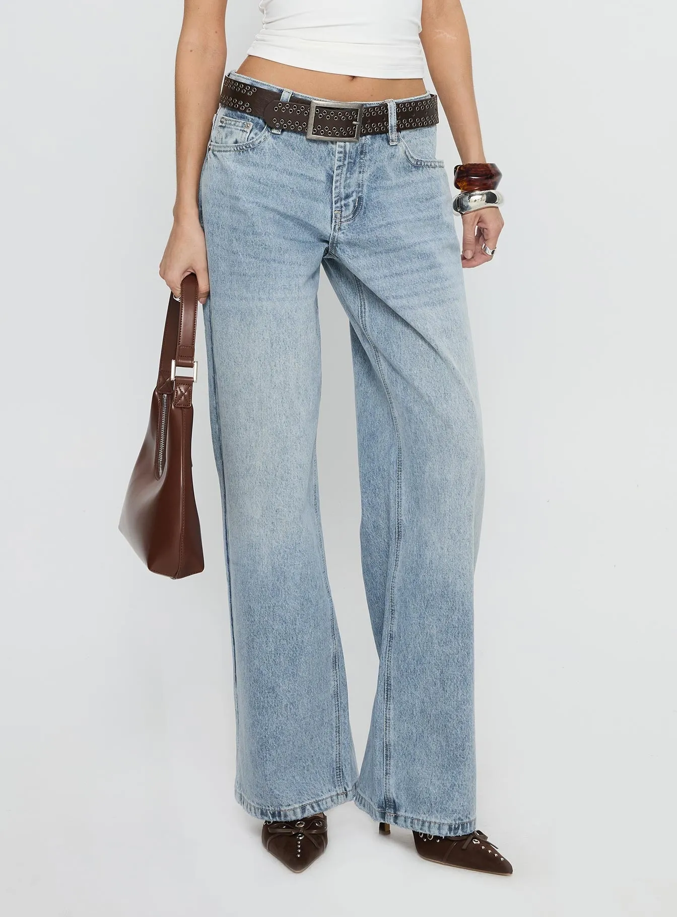 Travel Outfit Student Outfit Lightweight Serenitia Mid Rise Straight Leg Jeans Light Wash