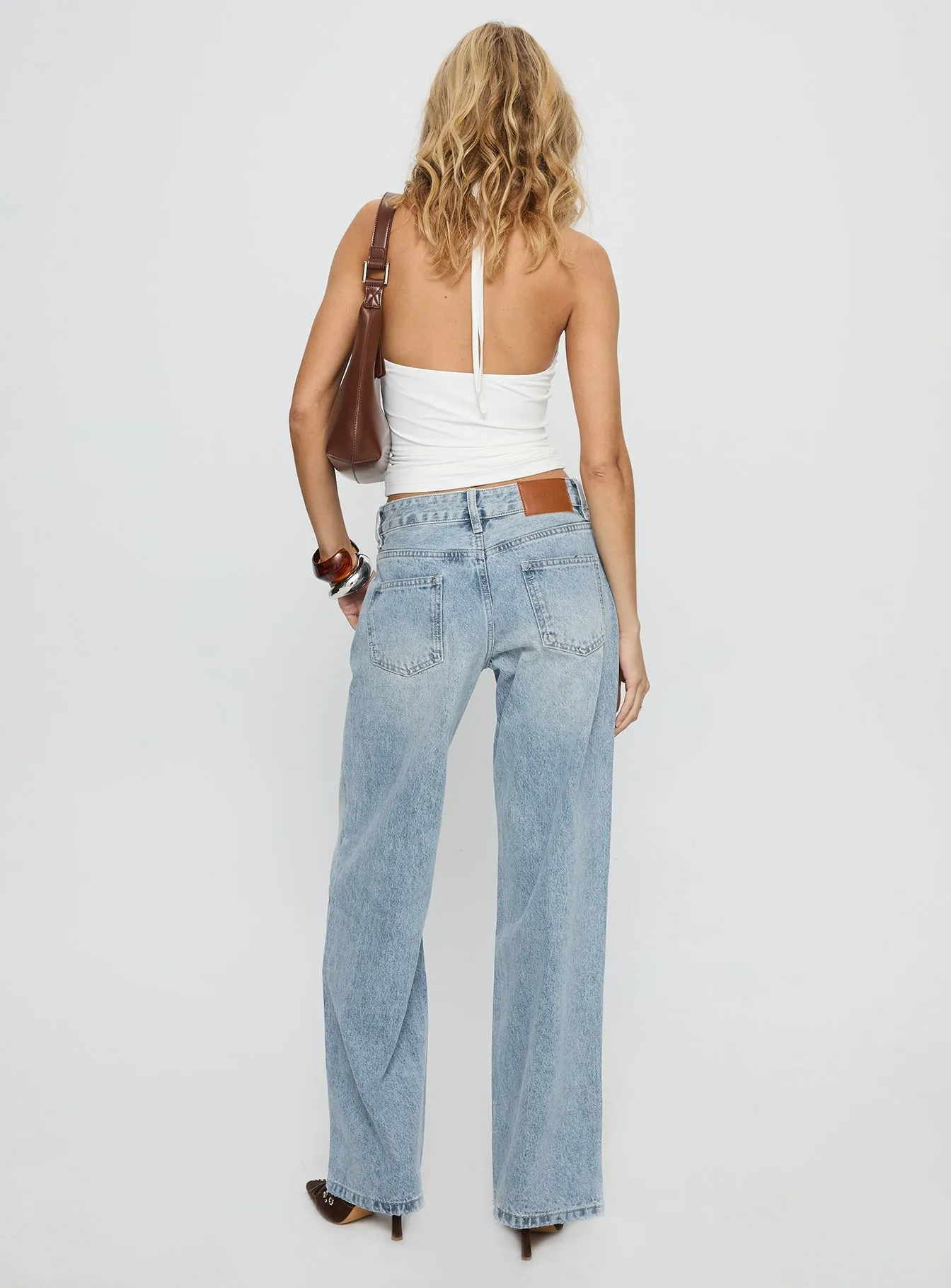 Reinforced Stitching Minimalist Pocket Design Serenitia Mid Rise Straight Leg Jeans Light Wash