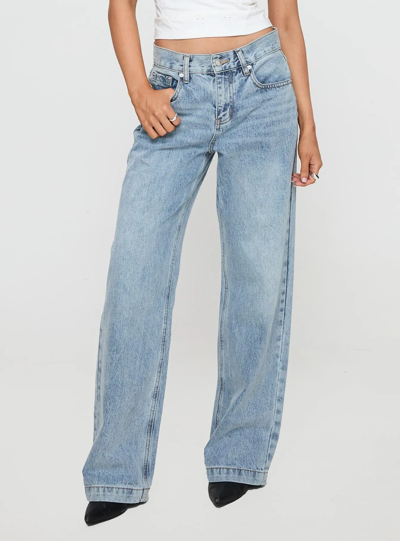 Anelli Low Rise Straight Leg Jeans Light Blue Wash Lightweight Urban Explorer Stretch Free Fit