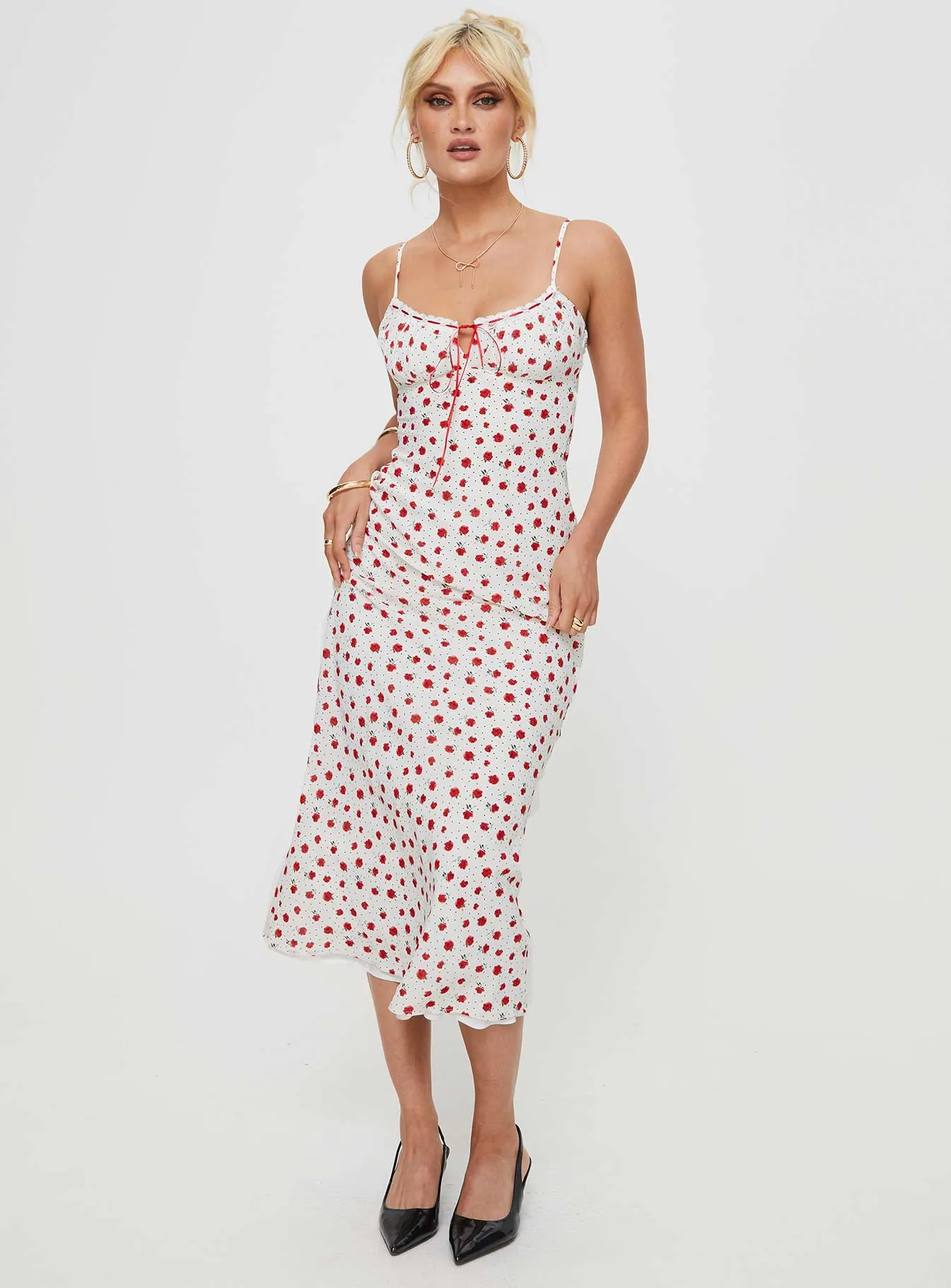 Field Walk With its elegant design this maxi dress can be styled for a variety of events from casual to formal Caldwell Maxi Dress White / Red
