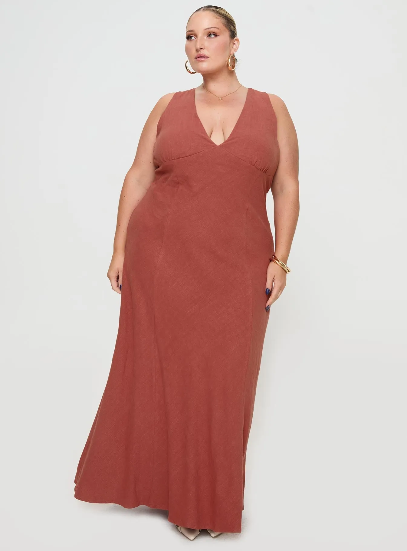 Verde Linen Blend Maxi Dress Burnt Rust Curve The flattering shape of this dress creates a beautiful silhouette that is perfect for all body types Desert Light