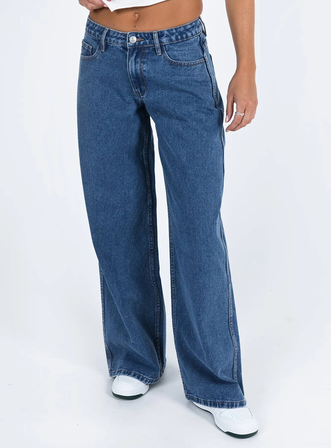 Routine Wear Weekend Style Modern Ramos Low Rise Wide Leg Jeans Mid Blue Wash