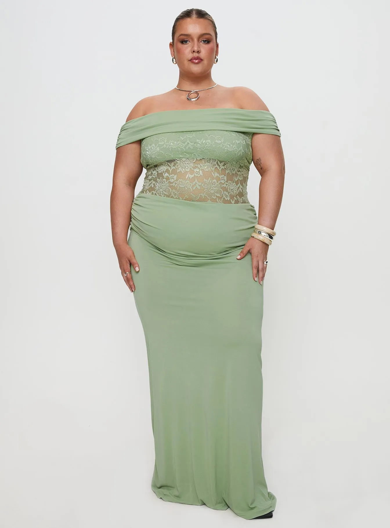 Confident Walk Island Mood Gwendolen Off The Shoulder Maxi Dress Green Curve