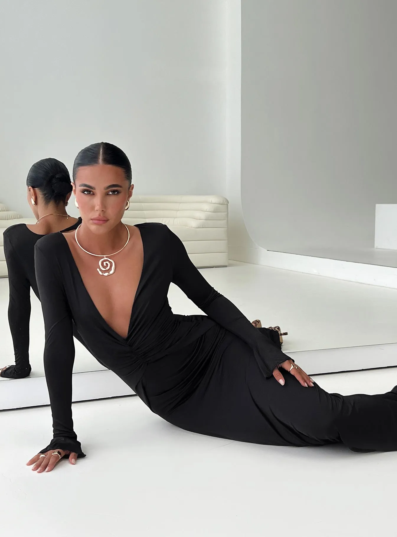 feminine grace Pleat Art Lezure Plunge Long Sleeve Maxi Dress Black