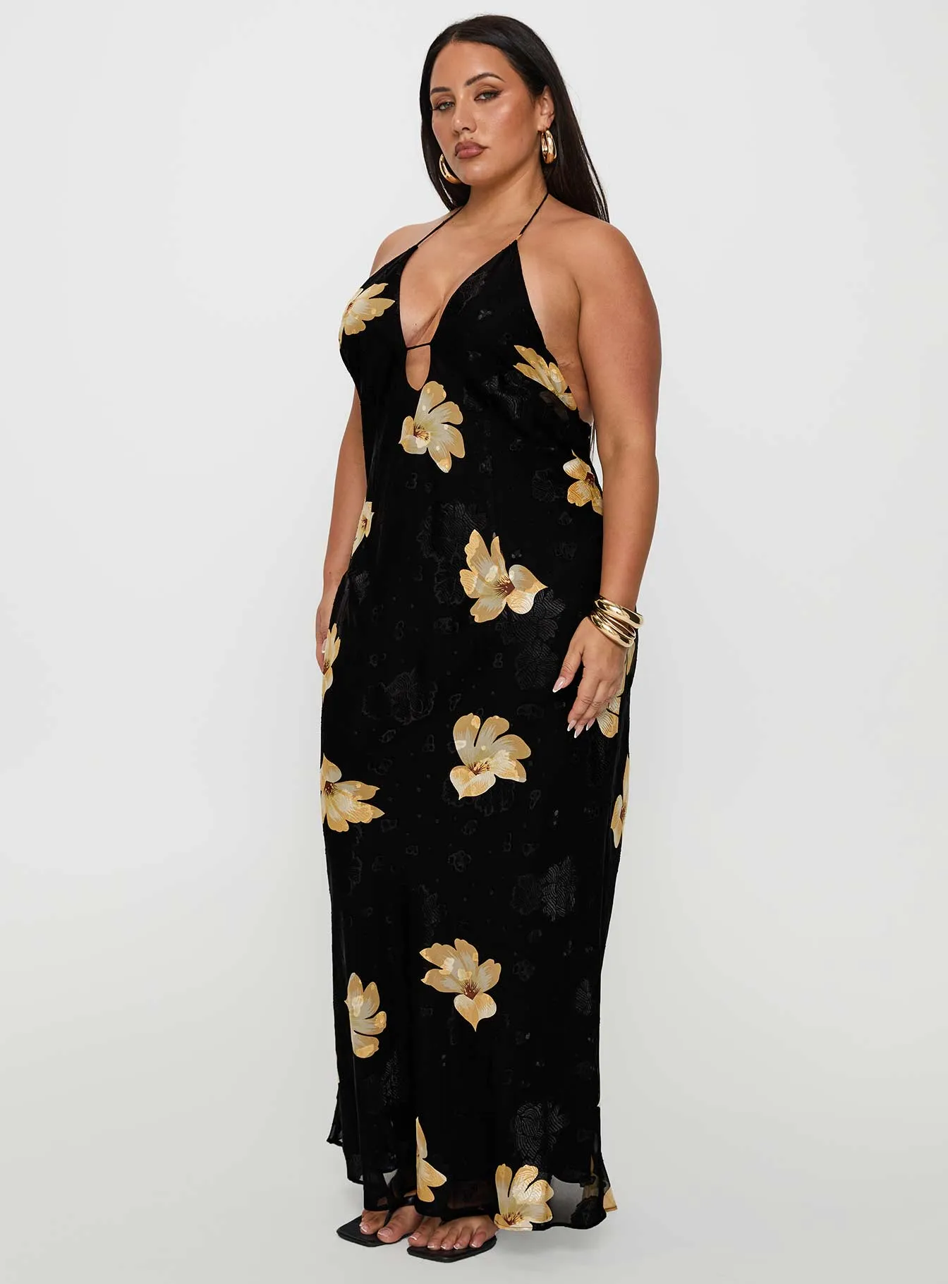 Yasminn Maxi Dress Multi Curve Designed with a simple yet elegant cut this dress works for both casual and formal occasions