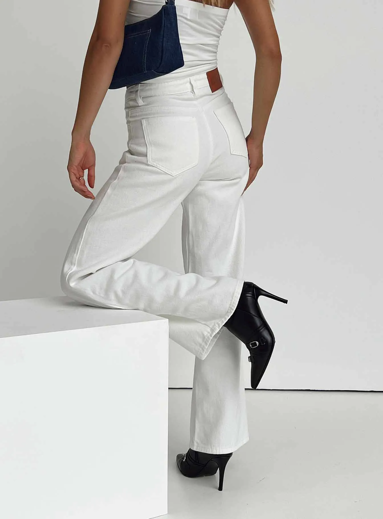 Karol V-waist Jeans White Denim Shopping Day Vibrant Office Wear