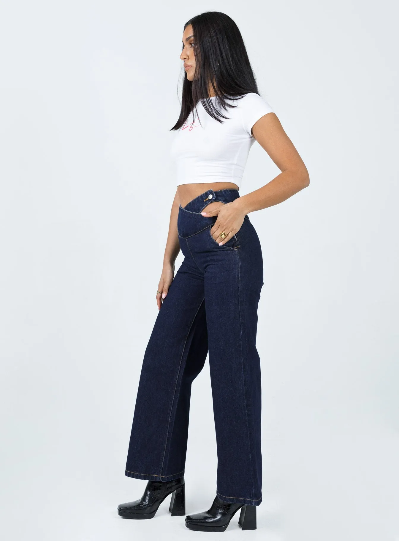 Versatile Winter Warmth Modern Comfort Chaser V Waist Jeans Indigo